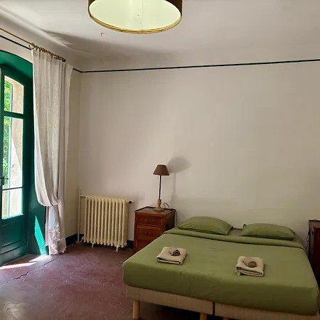 Madame-chambre D'hote-villa Magdala Bed and breakfast 3*