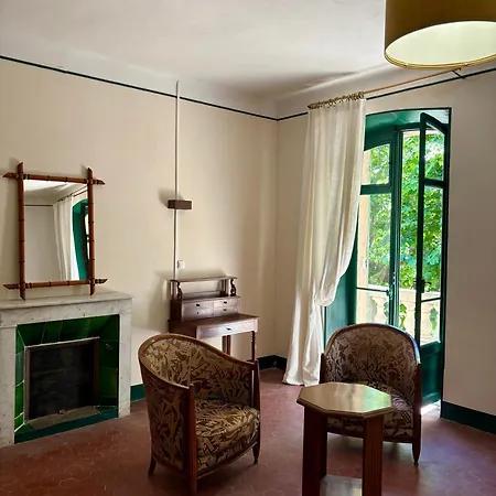 Madame-chambre D'hote-villa Magdala Bed and breakfast Hyères